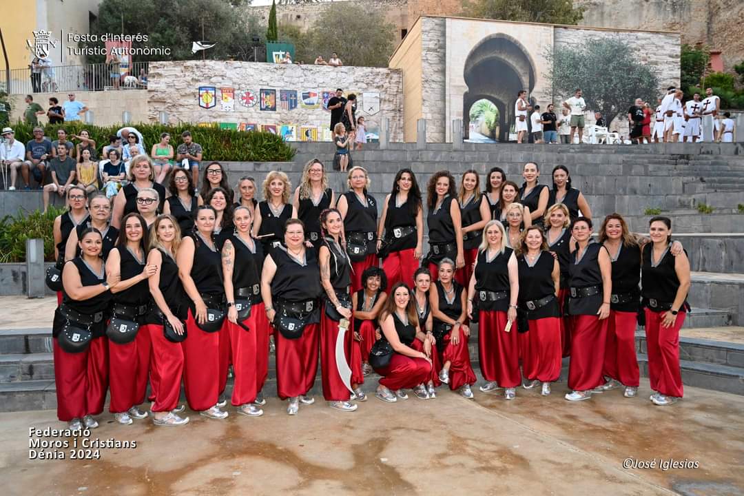 FOTO GRUPAL 1 fila-ALKAMAR